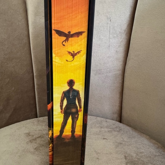 Acrylipics Fourth Wing by Rebecca Yarros - Black and Gold Edition - Picture 2 of 5